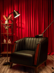 Подкаст-студия Ucast — это современное пространство в Алматы для записи аудио- и видеоподкастов, интервью, рилс и экспертных видео. Студия оснащена профессиональной техникой: съёмка на 3–5 камер в формате 4K, качественные микрофоны, петлички, свет, уютный интерьер и опытные операторы. Мы предлагаем аренду подкаст-студии по доступной цене, с гибкой тарификацией: первый час — фиксированная стоимость, далее — каждые 30 минут. Вы можете заказать как базовую съёмку, так и подкаст под ключ — с монтажом, оформлением, нарезками для Reels, YouTube и TikTok. На сайте Ucast вы можете узнать актуальные цены, прочитать отзывы наших клиентов, посмотреть примеры работ и связаться с нами напрямую. Мы работаем ежедневно по предварительной записи. Наша команда поможет вам реализовать любой подкаст-проект — от идеи до готового выпуска. Контакты, стоимость услуг, отзывы и форма для бронирования доступны в разделе "Контакты" на сайте ucast.kz/photostudioalmaty. Записывайтесь заранее — мы поможем сделать ваш голос видимым и слышимым!