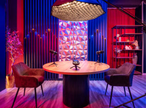 Подкаст-студия Ucast — это современное пространство в Алматы для записи аудио- и видеоподкастов, интервью, рилс и экспертных видео. Студия оснащена профессиональной техникой: съёмка на 3–5 камер в формате 4K, качественные микрофоны, петлички, свет, уютный интерьер и опытные операторы. Мы предлагаем аренду подкаст-студии по доступной цене, с гибкой тарификацией: первый час — фиксированная стоимость, далее — каждые 30 минут. Вы можете заказать как базовую съёмку, так и подкаст под ключ — с монтажом, оформлением, нарезками для Reels, YouTube и TikTok. На сайте Ucast вы можете узнать актуальные цены, прочитать отзывы наших клиентов, посмотреть примеры работ и связаться с нами напрямую. Мы работаем ежедневно по предварительной записи. Наша команда поможет вам реализовать любой подкаст-проект — от идеи до готового выпуска. Контакты, стоимость услуг, отзывы и форма для бронирования доступны в разделе "Контакты" на сайте Ucast.kz. Записывайтесь заранее — мы поможем сделать ваш голос видимым и слышимым!