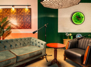 Подкаст-студия Ucast — это современное пространство в Алматы для записи аудио- и видеоподкастов, интервью, рилс и экспертных видео. Студия оснащена профессиональной техникой: съёмка на 3–5 камер в формате 4K, качественные микрофоны, петлички, свет, уютный интерьер и опытные операторы. Мы предлагаем аренду подкаст-студии по доступной цене, с гибкой тарификацией: первый час — фиксированная стоимость, далее — каждые 30 минут. Вы можете заказать как базовую съёмку, так и подкаст под ключ — с монтажом, оформлением, нарезками для Reels, YouTube и TikTok. На сайте Ucast вы можете узнать актуальные цены, прочитать отзывы наших клиентов, посмотреть примеры работ и связаться с нами напрямую. Мы работаем ежедневно по предварительной записи. Наша команда поможет вам реализовать любой подкаст-проект — от идеи до готового выпуска. Контакты, стоимость услуг, отзывы и форма для бронирования доступны в разделе "Контакты" на сайте Ucast.kz. Записывайтесь заранее — мы поможем сделать ваш голос видимым и слышимым!